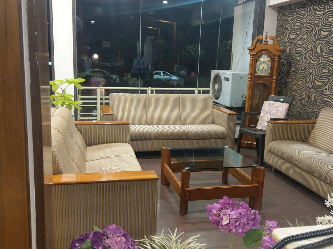 Hotel Surabhi Regency主图