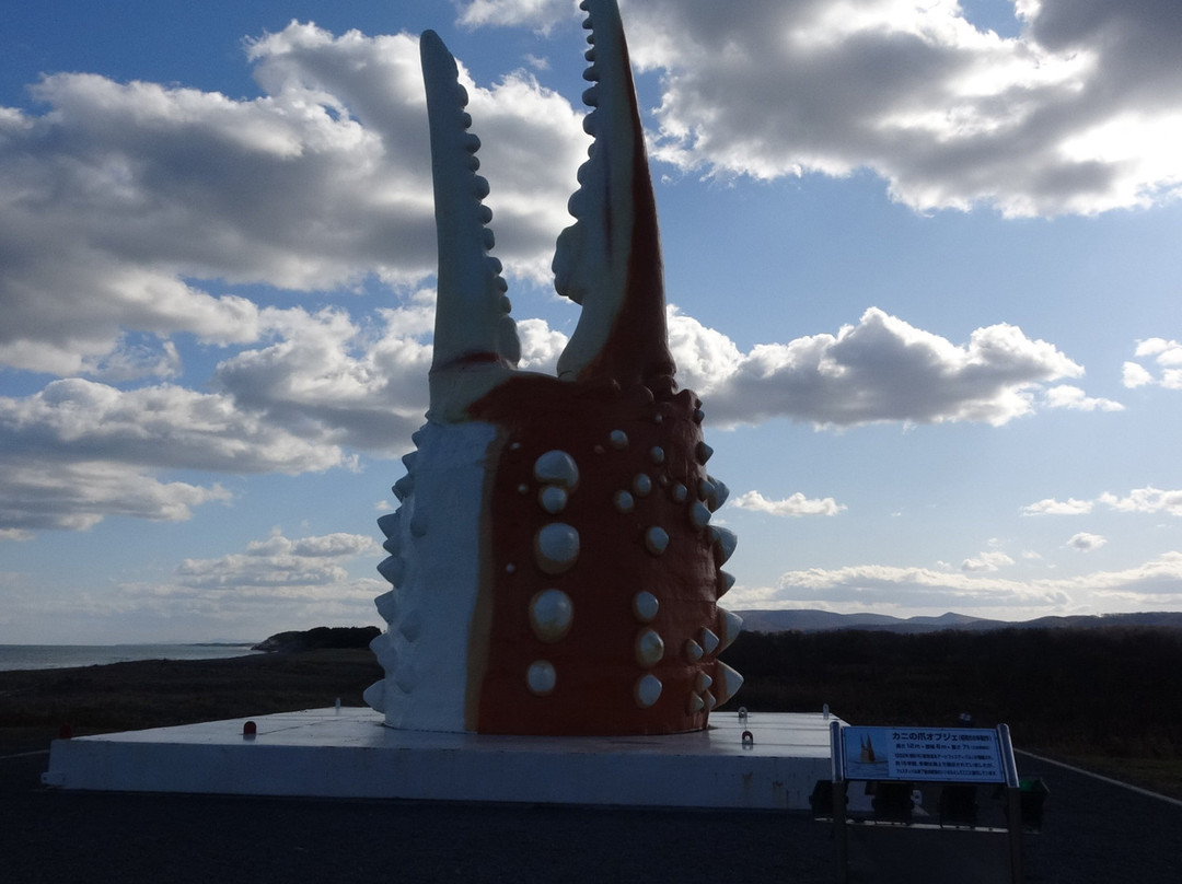 Crab Claw Statue-纹别市必去景点