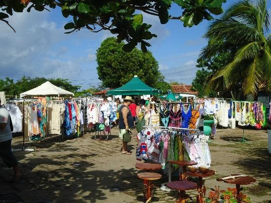 Guardalavaca Flea Market景点图片