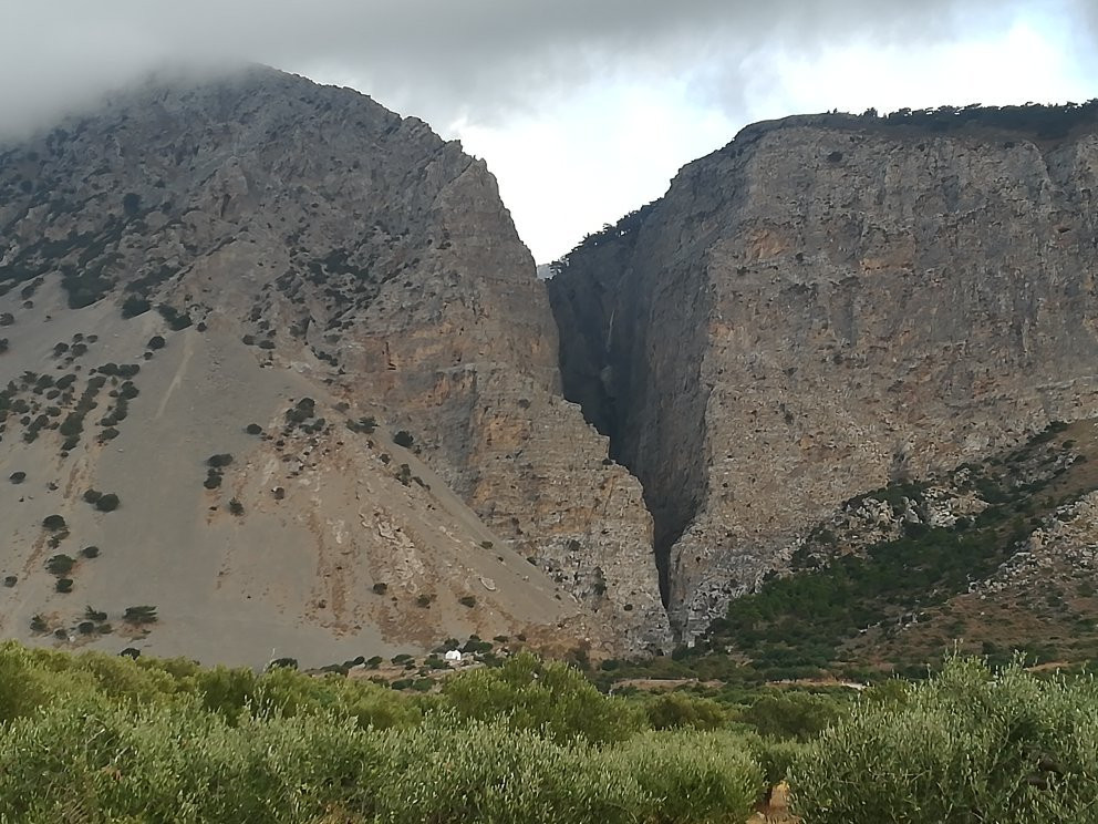 Thripti Mountain-Afentis Stavromenos景点图片