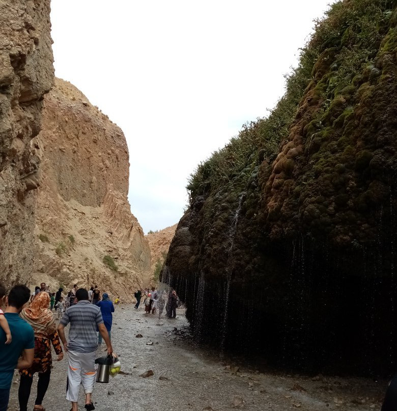 Asiab Kharabeh Waterfall景点图片