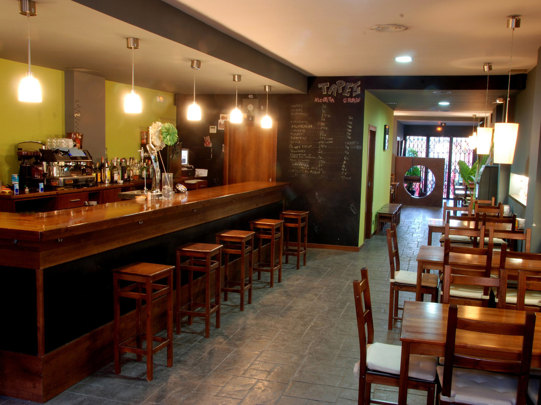 Fontanars dels Aforins餐馆和美食-En saber quin Nom Possar-li al Bar