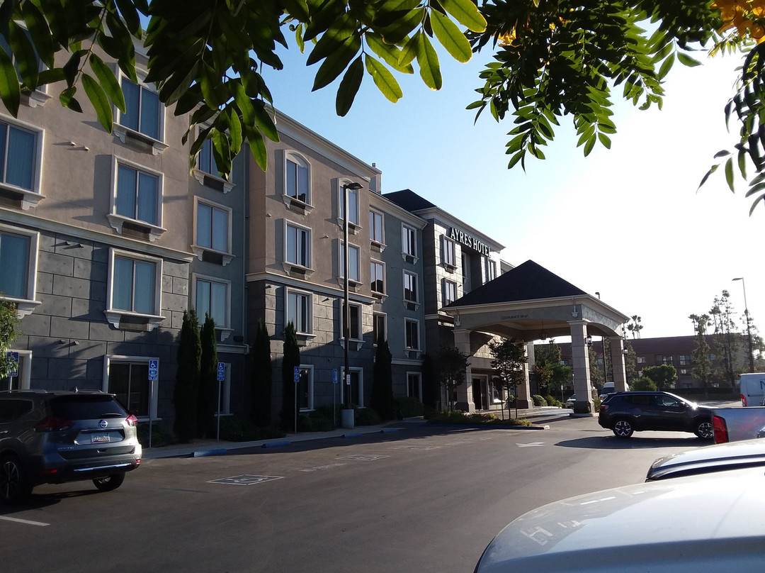 杭亭顿海滩喷泉谷艾雅酒店主图