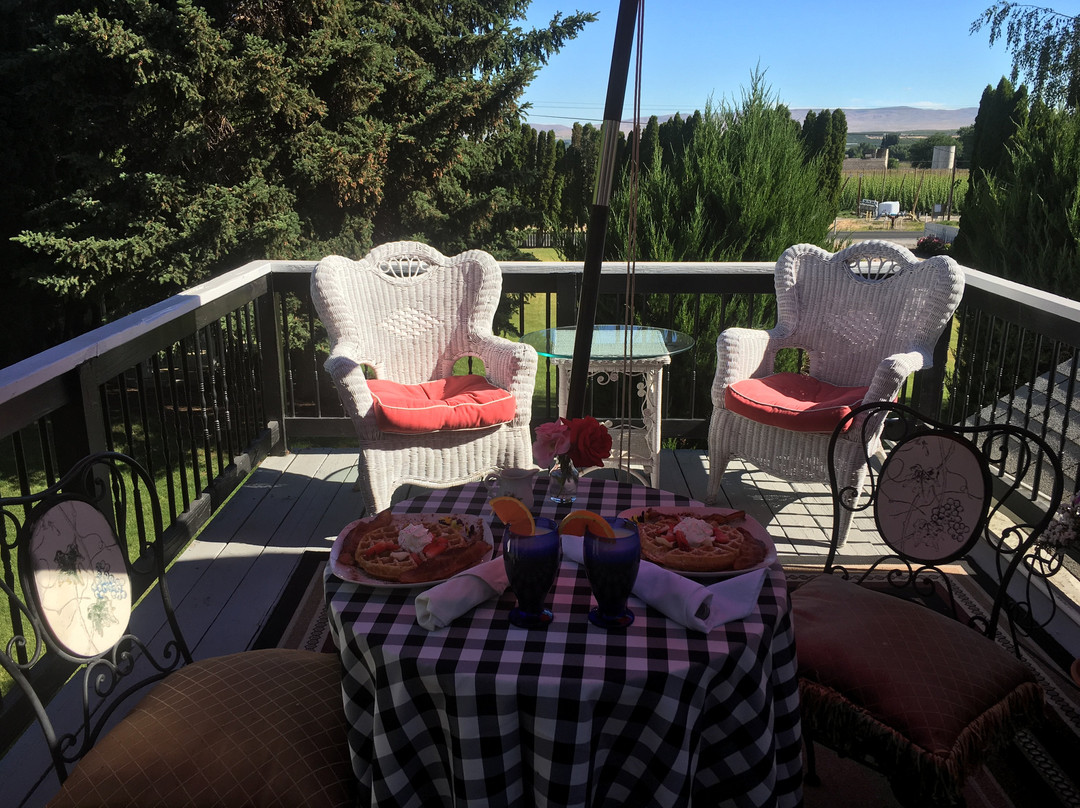 Cozy Rose Luxury Inn Bed & Breakfast主图