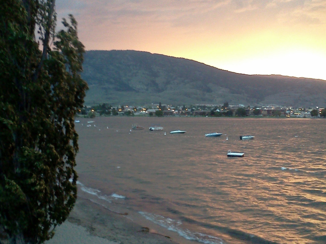 Poplars Motel On The Lake主图