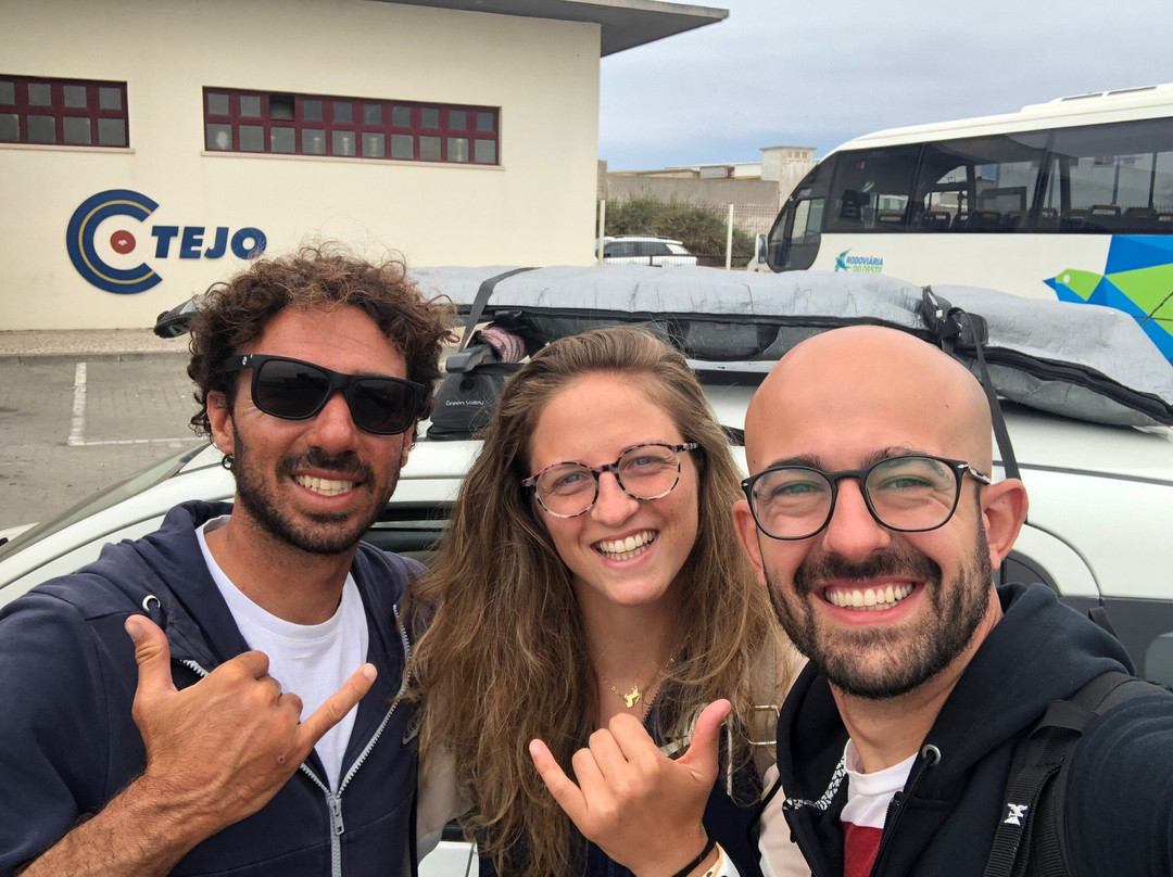 Alex Surf School景点图片