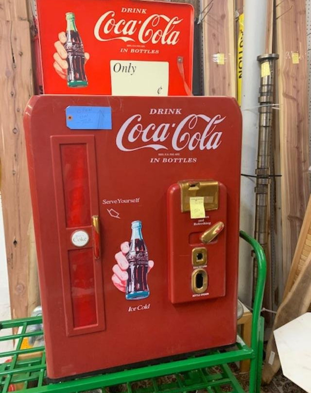 Hidden Treasures Mall and Antiques-Loves Park必去景点