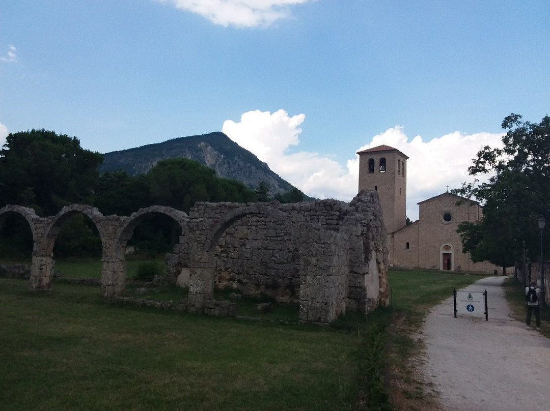 Basilica di San Vincenzo Maggiore-Castel San Vincenzo必去景点