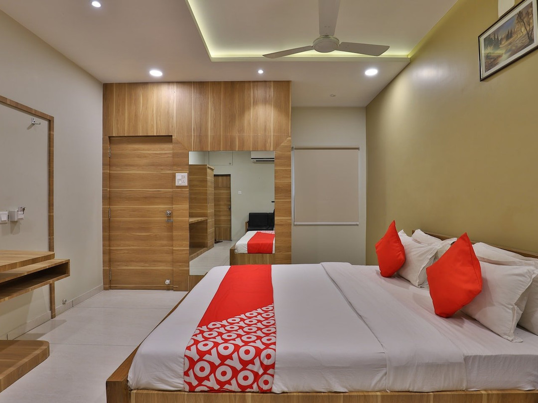 Hotel Om Palace And Party Plot Palitana主图