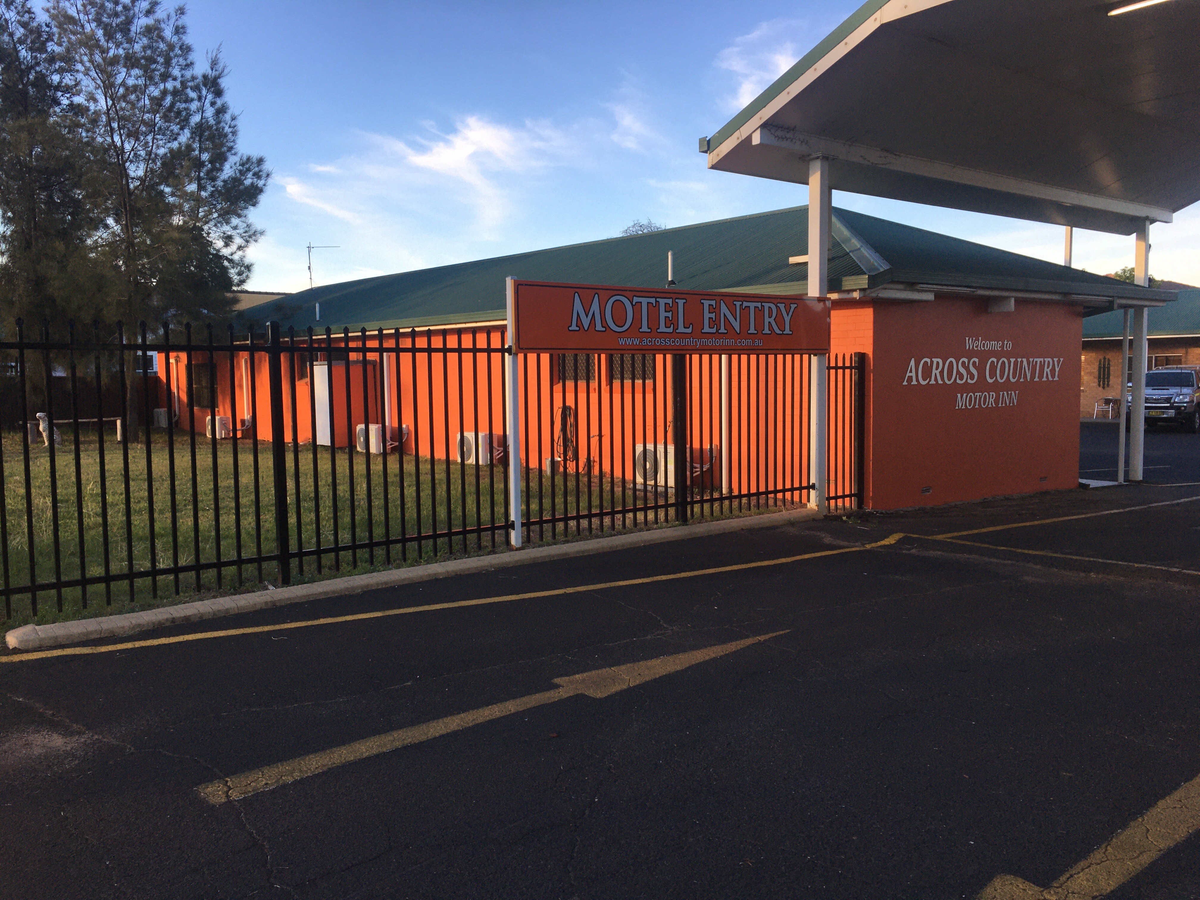 穿越田野汽车旅馆-官方