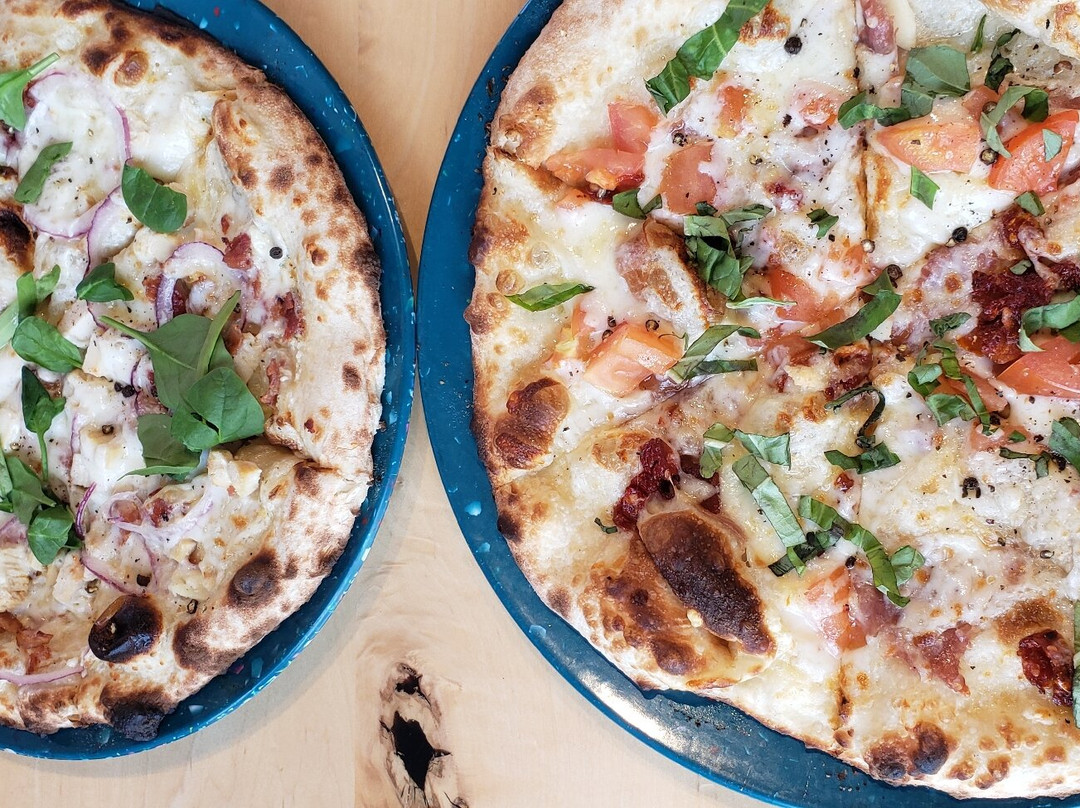 Smokin' Oak Wood-Fired Pizza