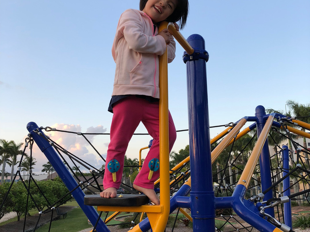 阳光海岸绿洲盛橡度假酒店主图