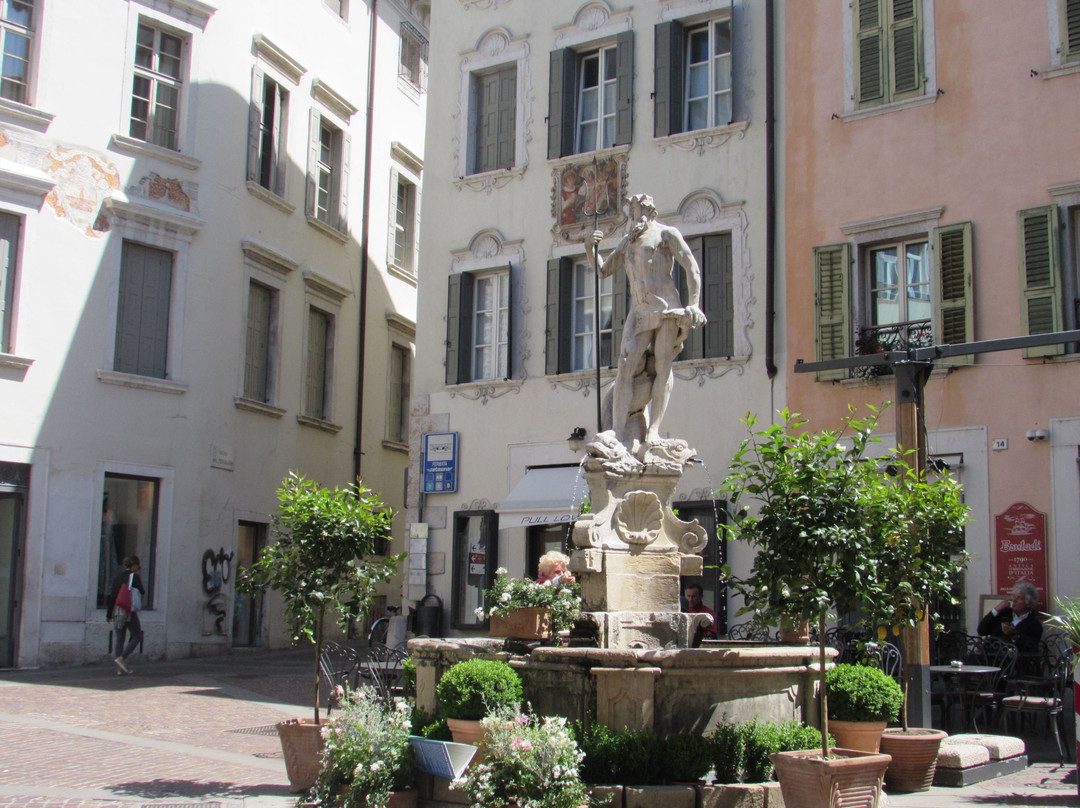 Fontana del Nettuno di Rovereto景点图片