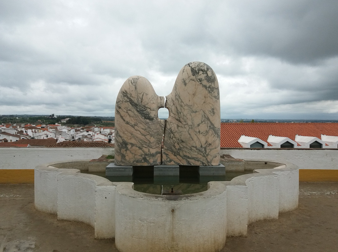 Fonte "O Beijo"-埃武拉必去景点