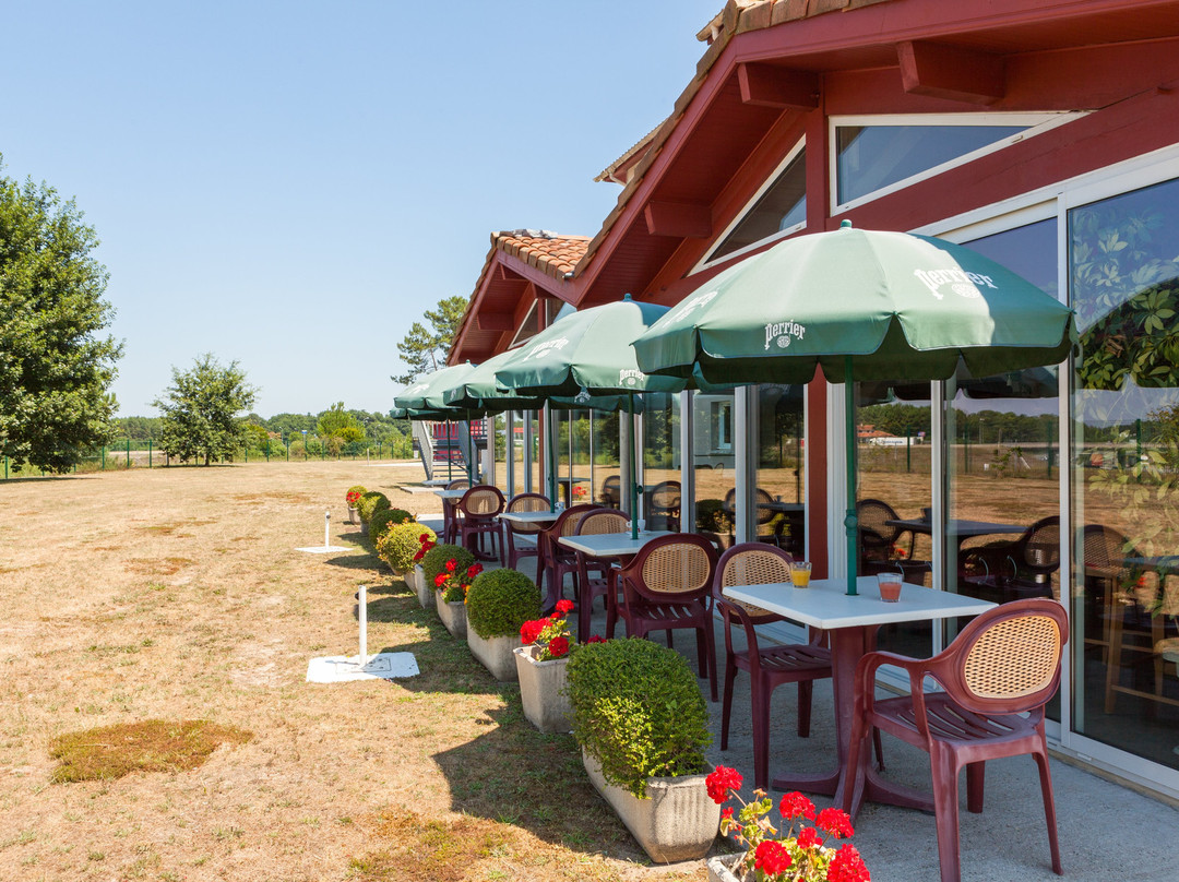 Hôtel Restaurant Les Bruyères主图