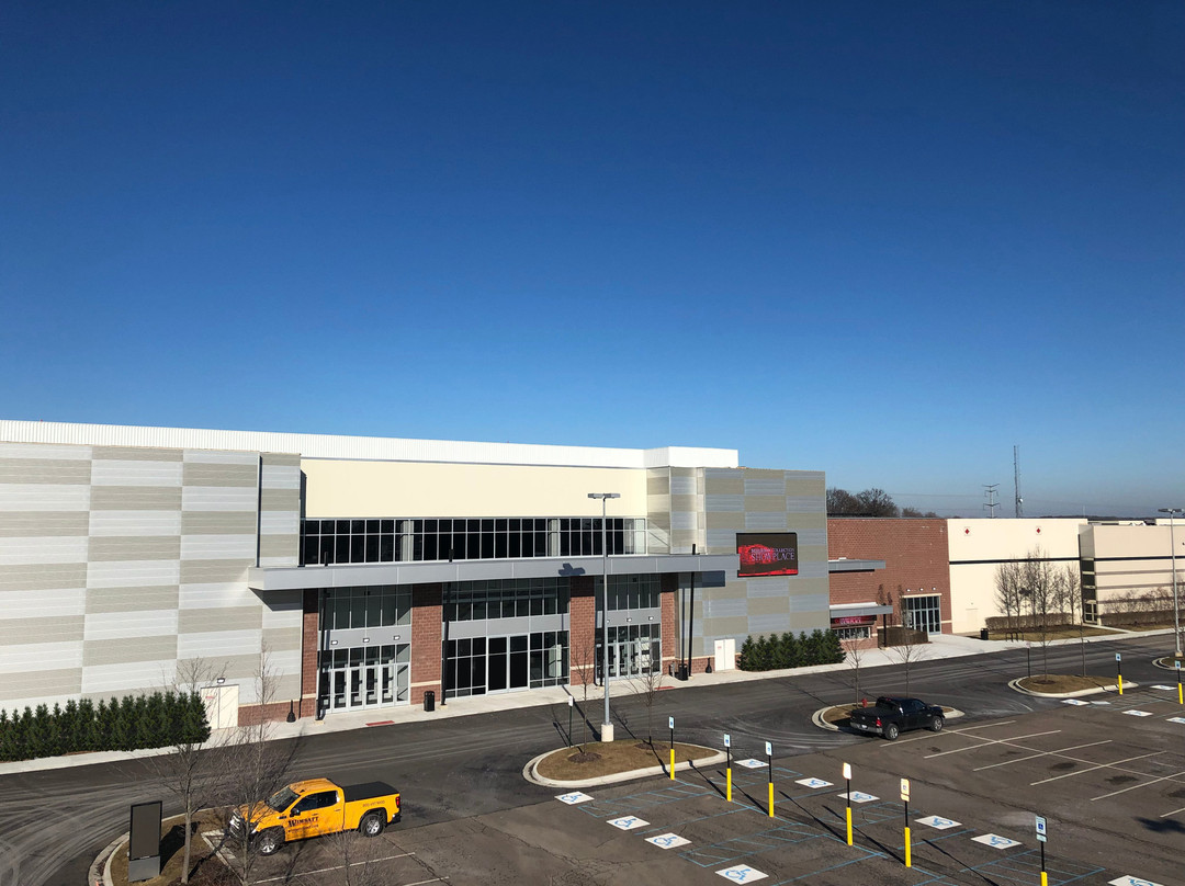 Suburban Collection Showplace-诺维必去景点