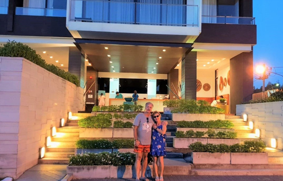 东方海滩度假酒店主图