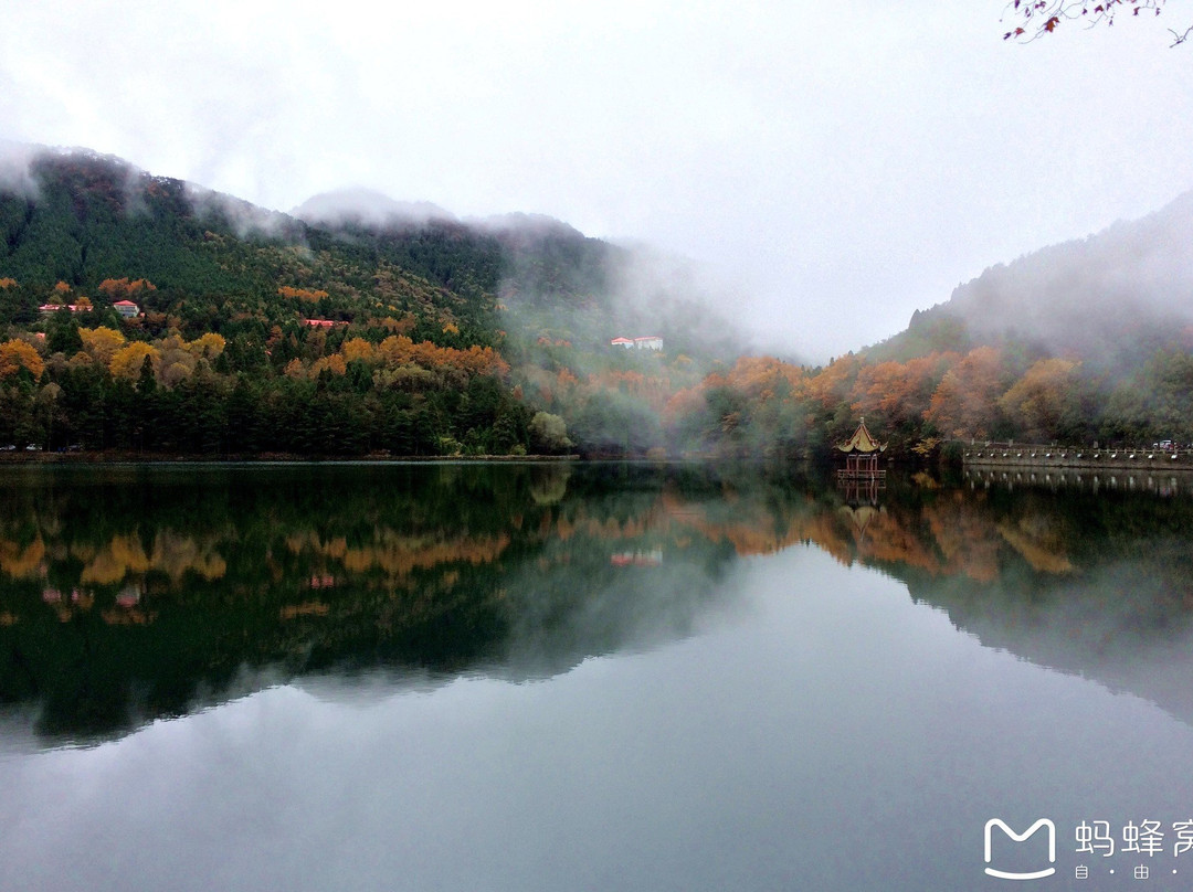 芦林湖景点图片