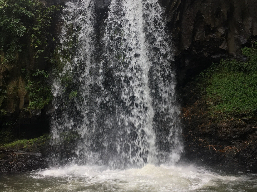 Bombaim Waterfalls景点图片