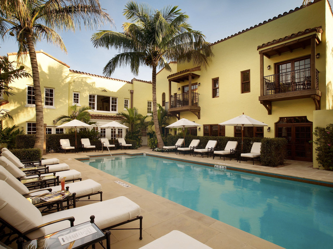 The Brazilian Court Hotel & Beach Club主图