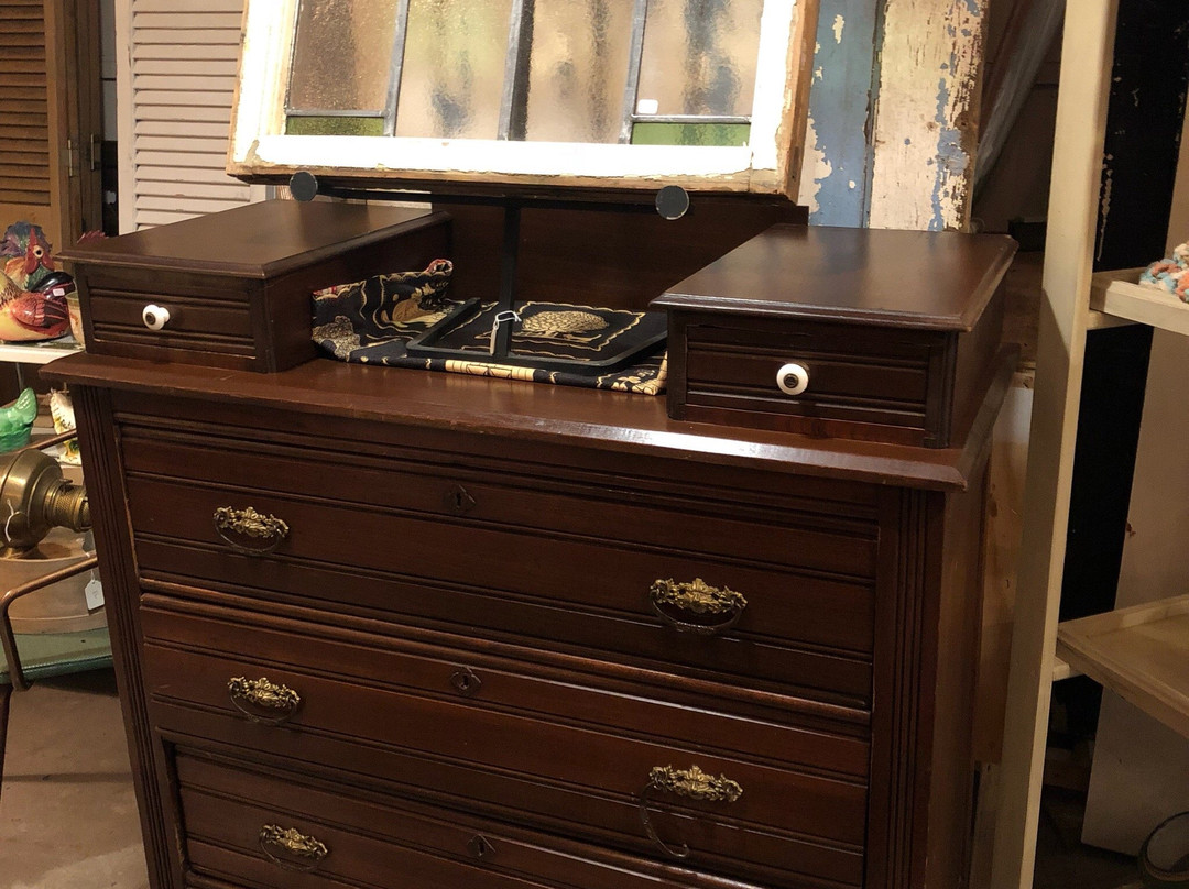 Old Lumberyard Food & Finds-Corsicana必去景点