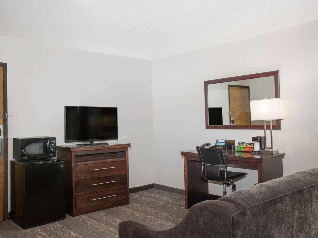 Gateway Inn & Suites主图