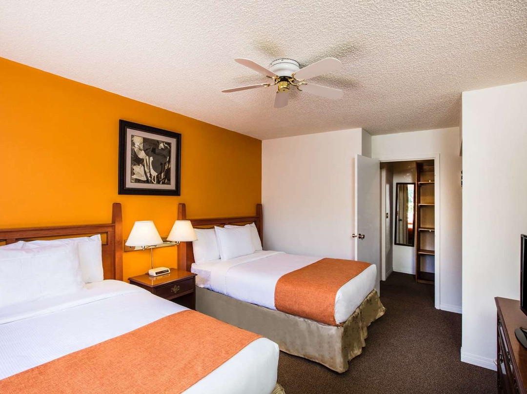 维多利亚豪生酒店主图