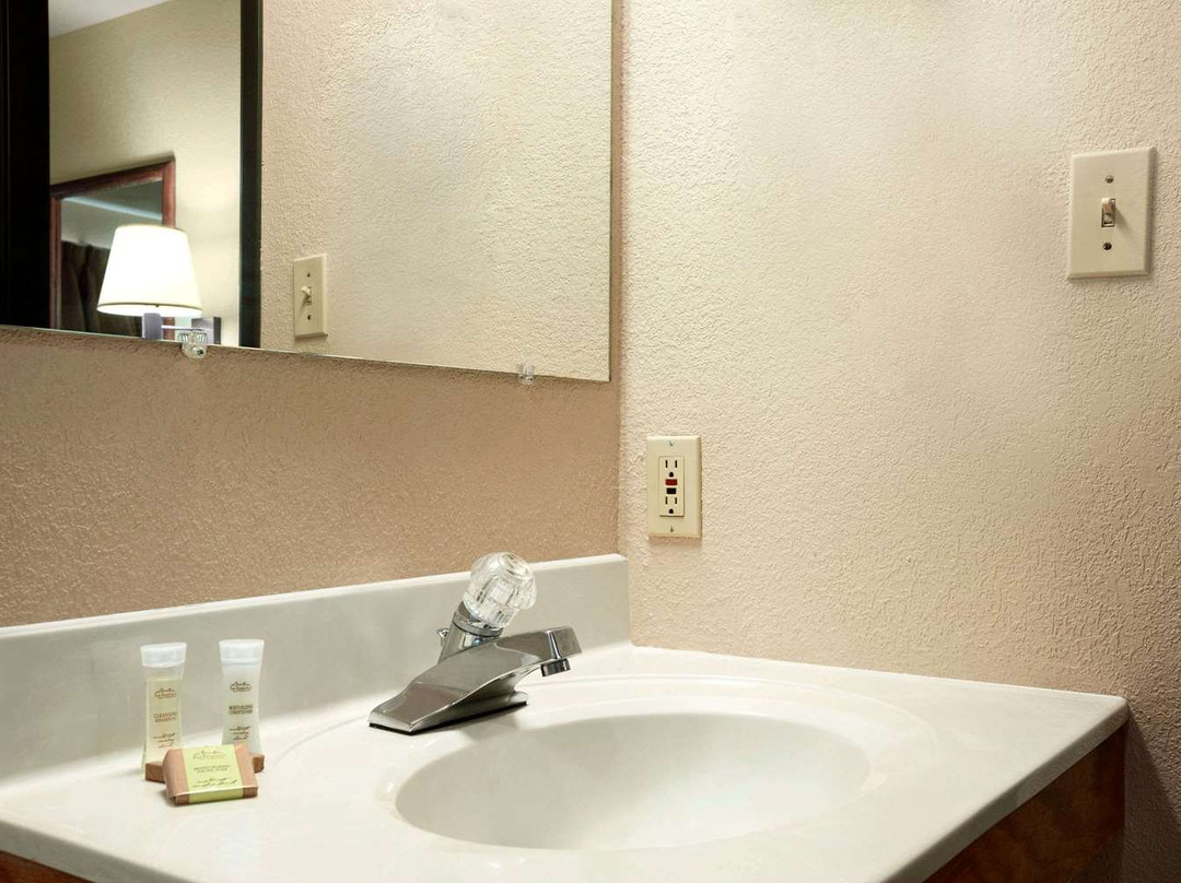 Super 8 by Wyndham Macon主图