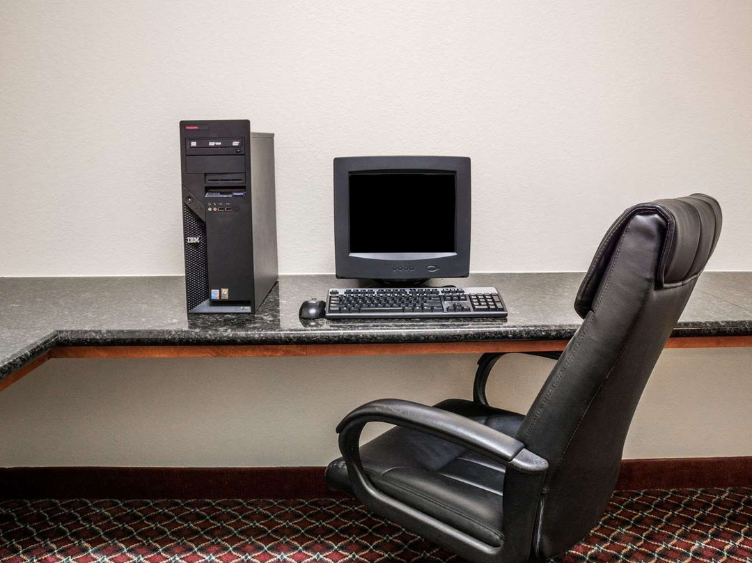 布鲁克希尔速8酒店主图