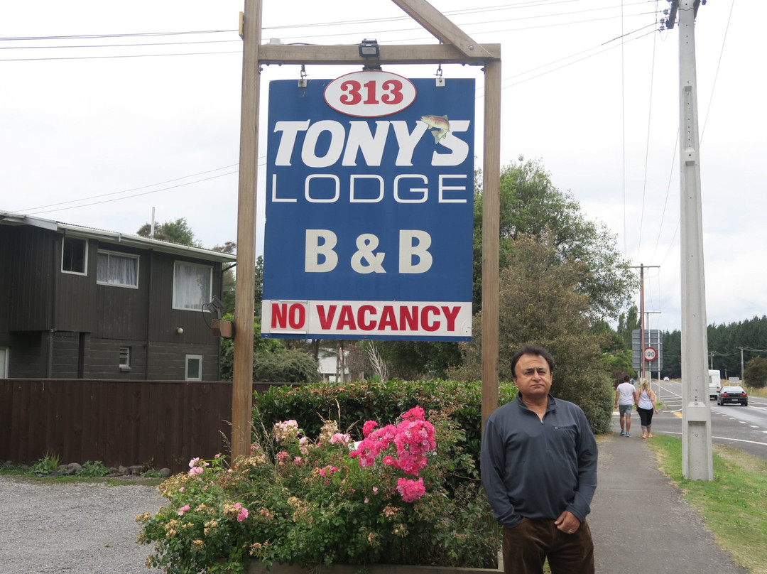 Tony's Lodge主图