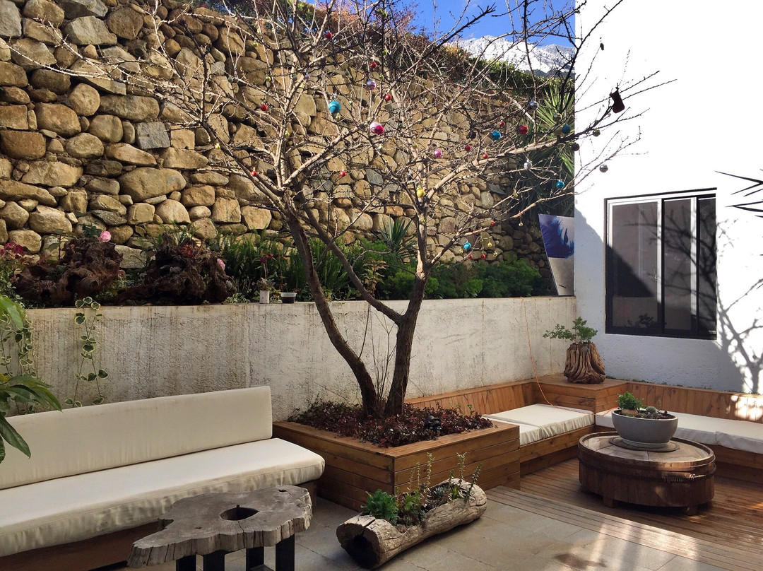 既下山·拾山房苍海高尔夫酒店主图