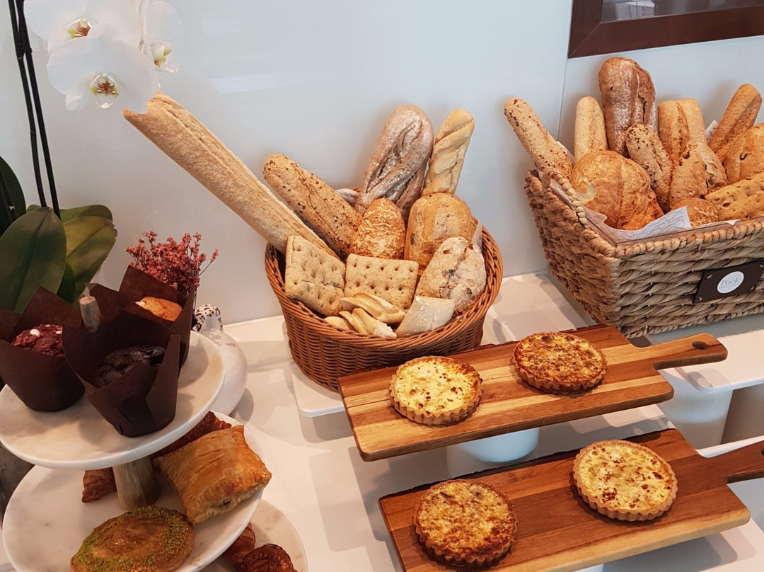 Julai'a餐馆和美食-Poele