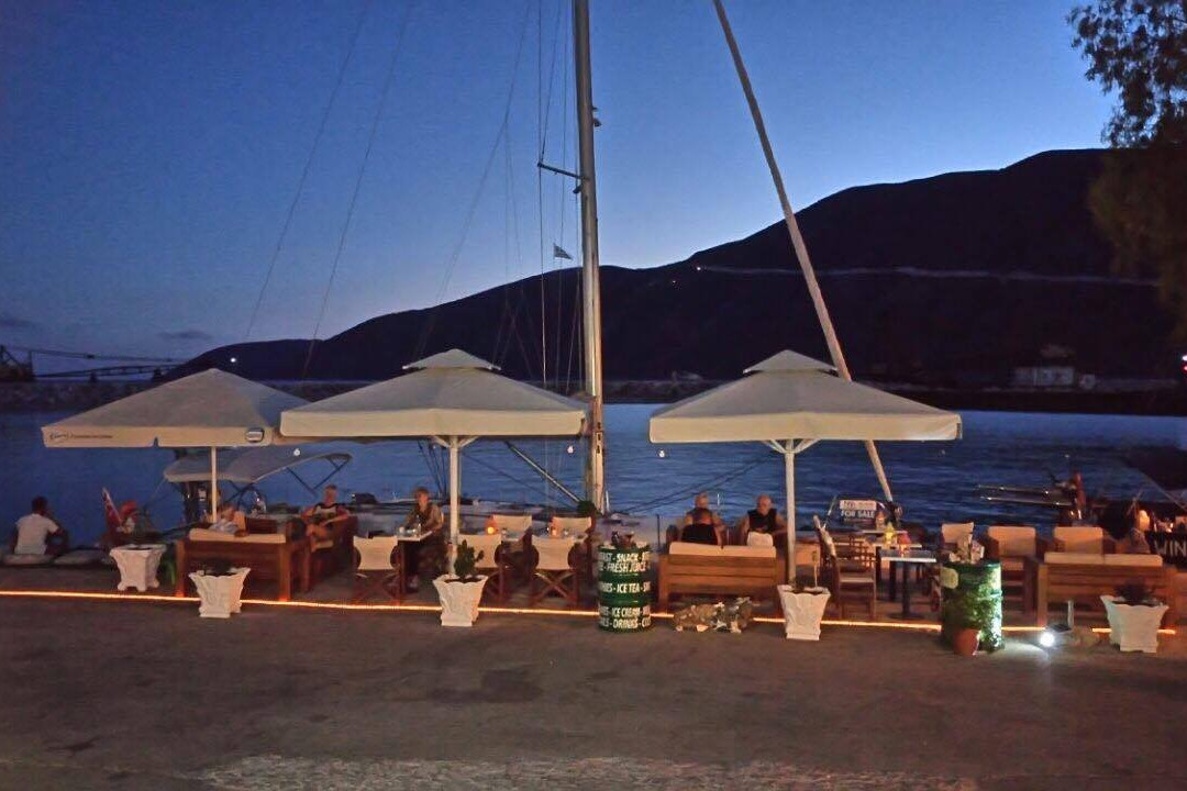 Garden Cafe-Cocktail Bar-Vasiliki必去景点