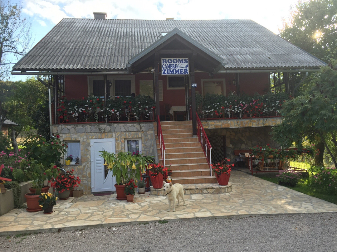 Guest House Family Varda
