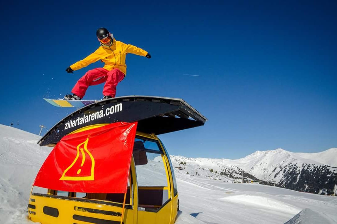 Hotzone School of Snowboarding-加洛斯必去景点