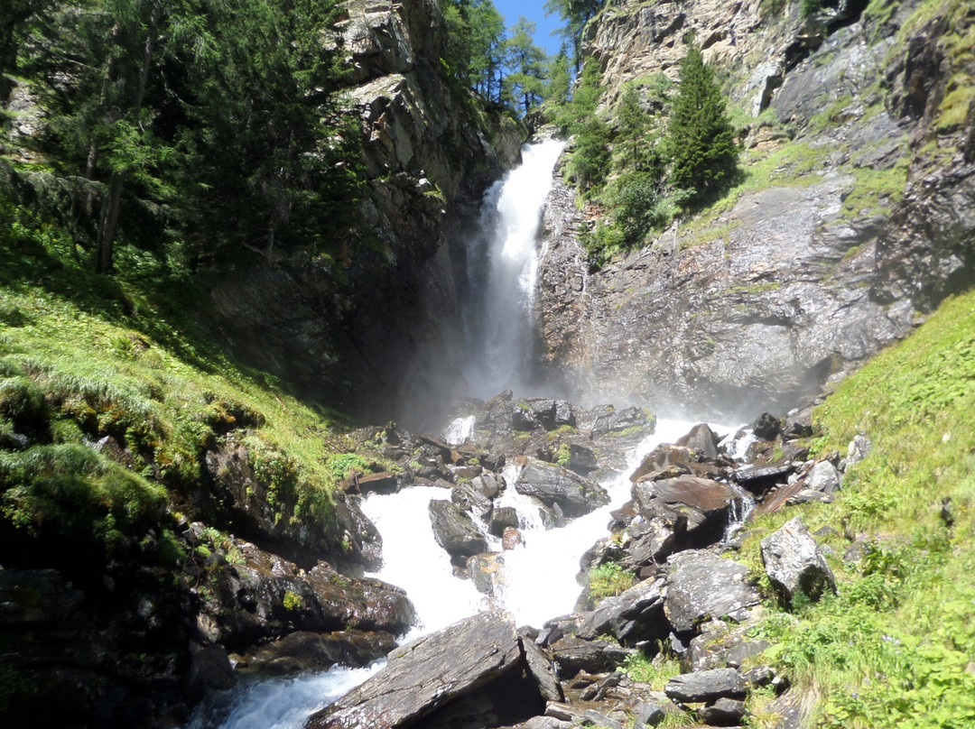 Saent Waterfalls景点图片