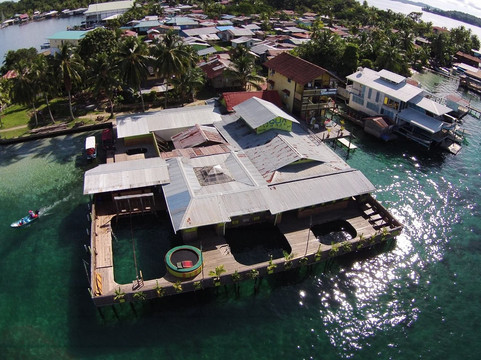 Aqua Lounge