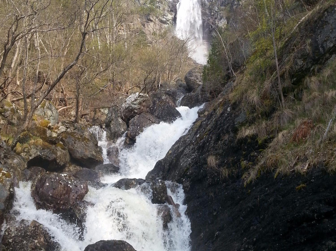 Stodnafossen Waterfalls-Laerdalsoyri必去景点