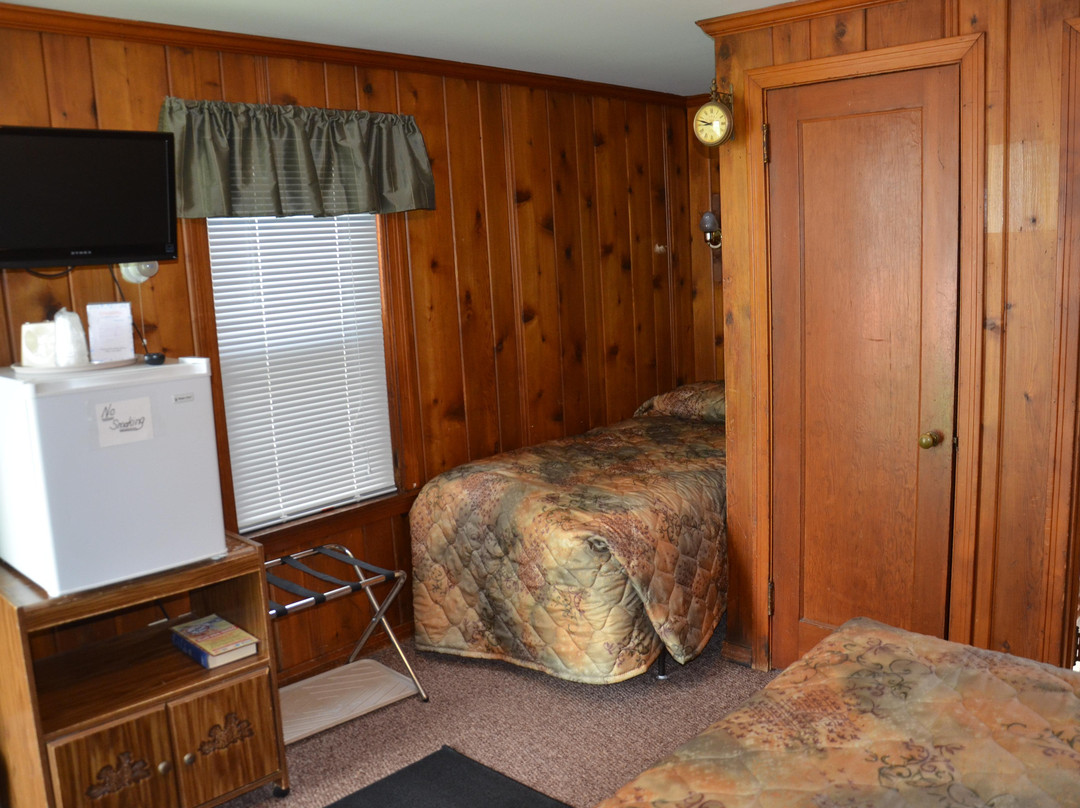 Riverside Motel主图