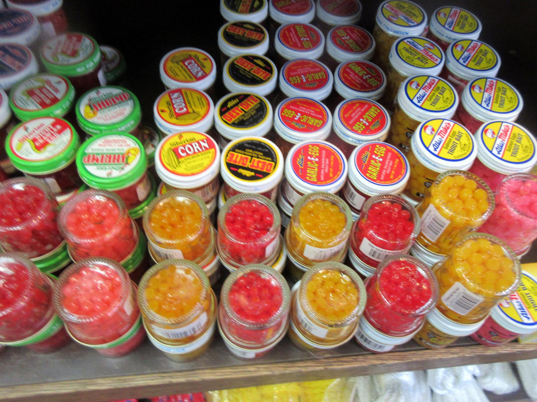 Ernie's Tackle & Ski Shop-六月湖必去景点