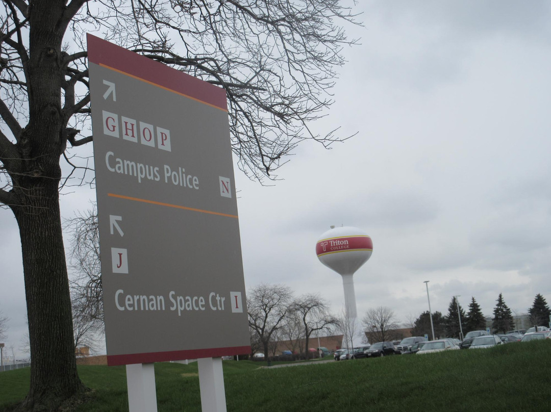 Triton College Cernan Earth and Space Center-River Grove必去景点