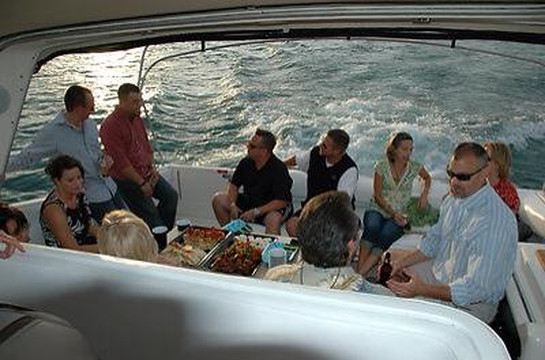 KnockOut Charters - Boat Tours-芝加哥必去景点