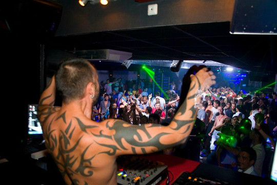 Revolution Music Factory-晴滩必去景点