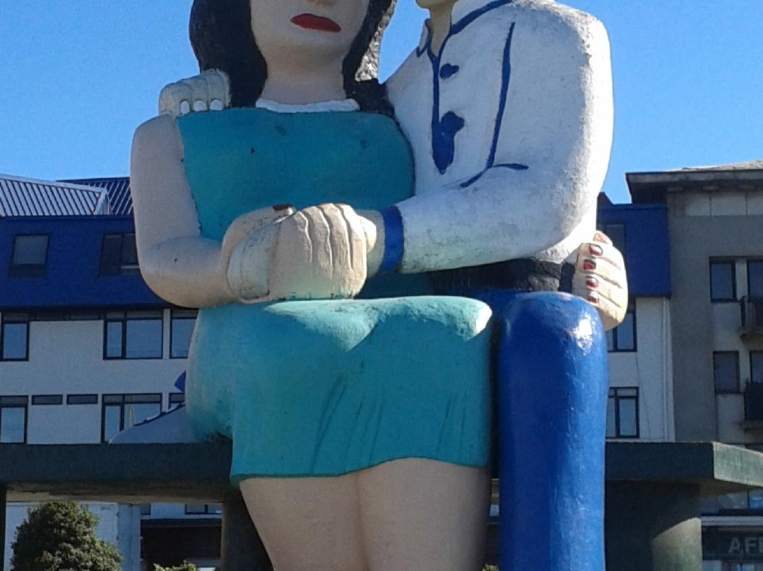 Sentados Frente al Mar-蒙特港必去景点