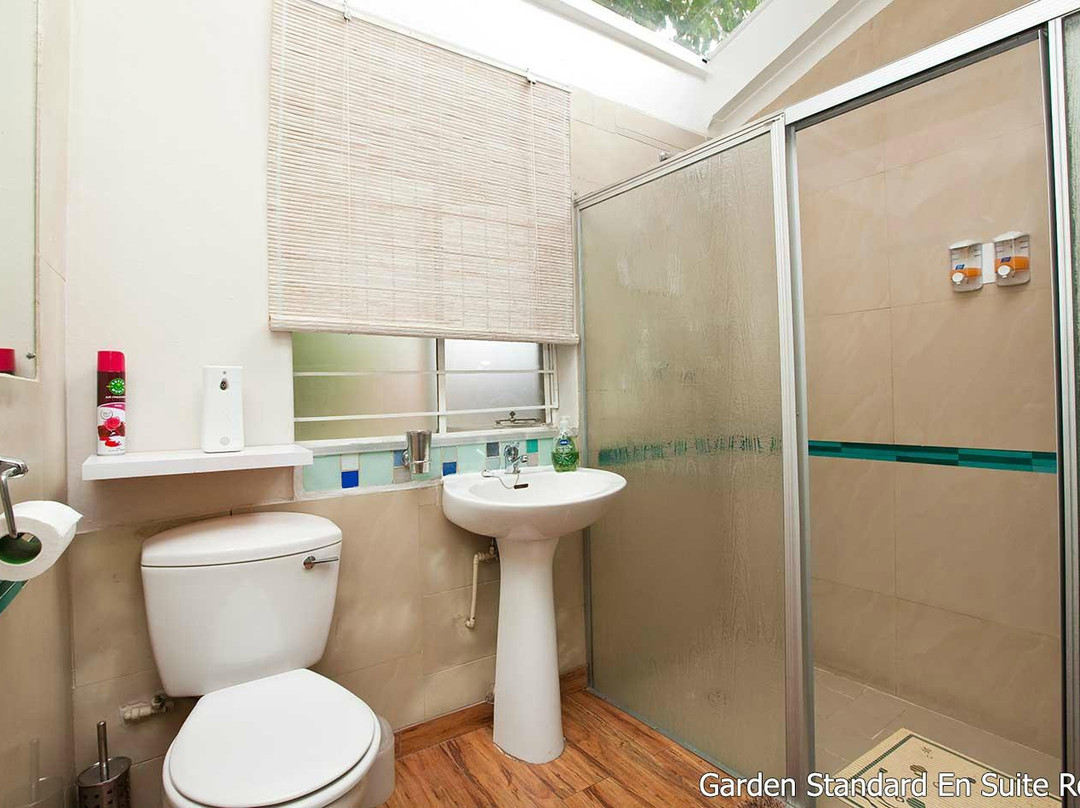 Twin Waters Guest House主图