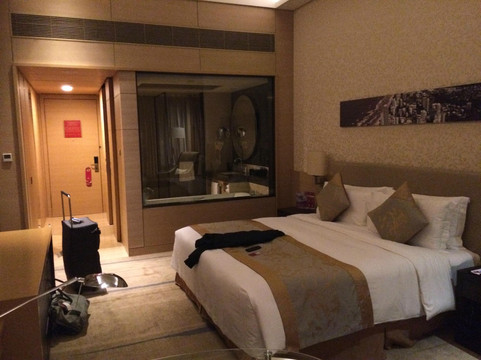 广州花都皇冠假日酒店主图