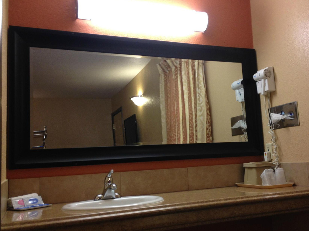 Economy Express Inn主图