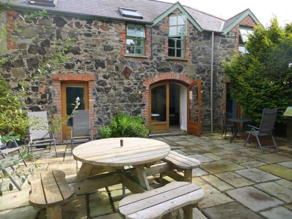 Ballyhenry House-客卧