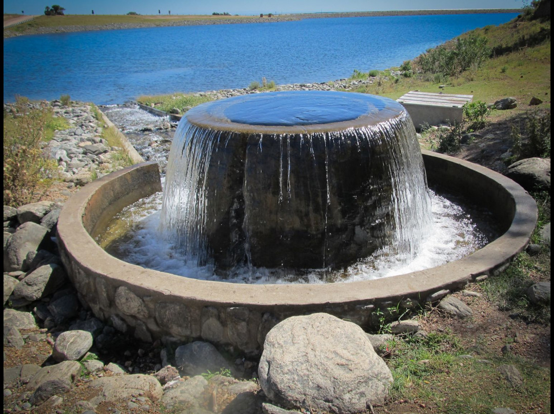 Dique Piscu Yaco-梅洛必去景点