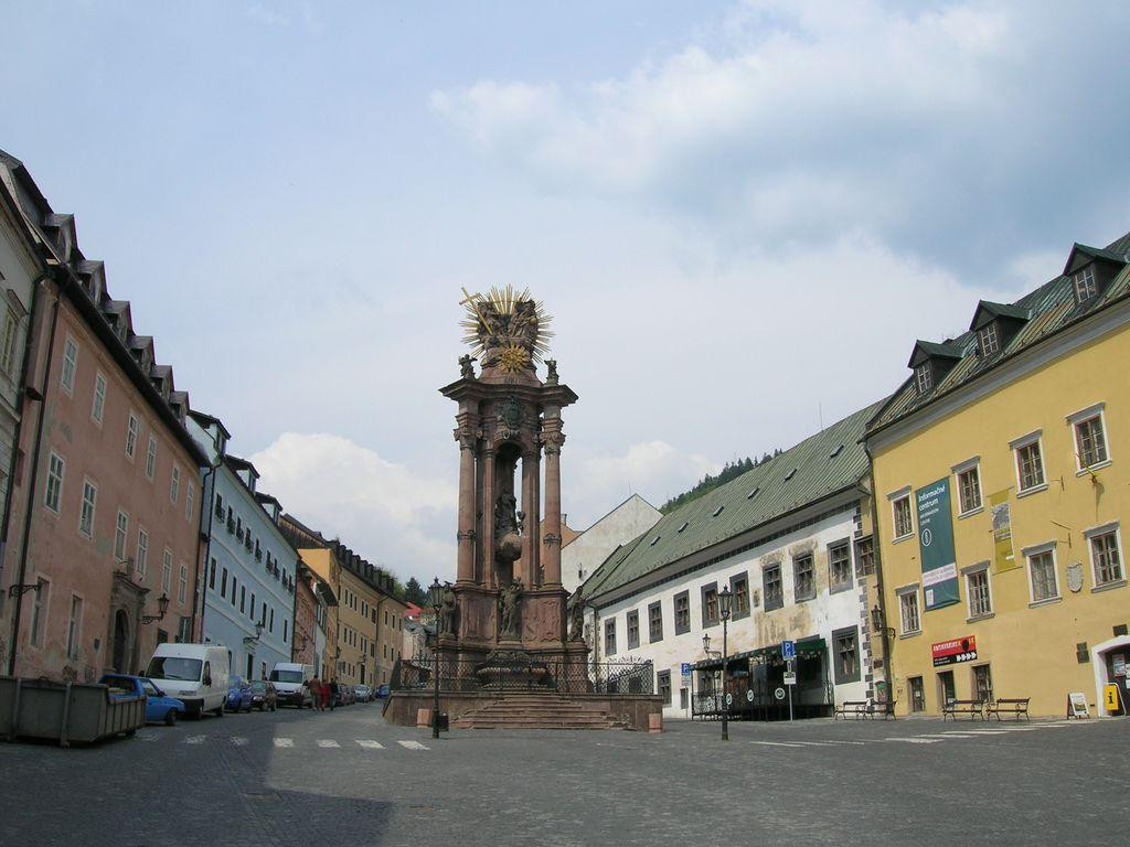 The Holy Trinity Square-班斯卡-什佳夫尼察必去景点